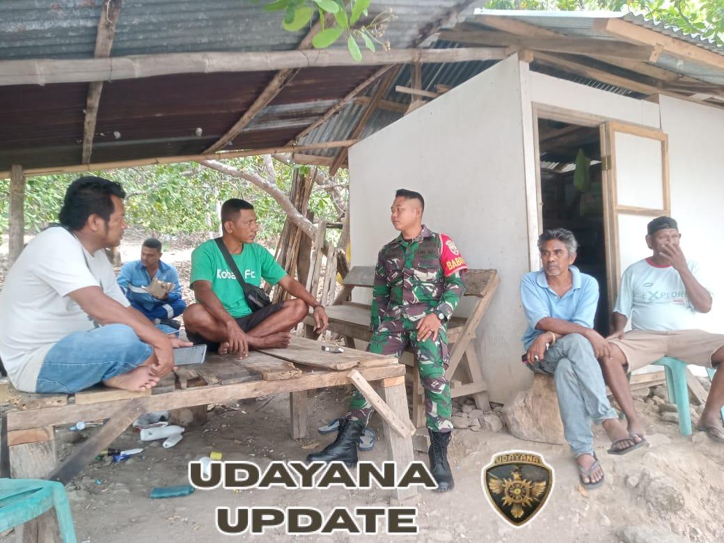 TNI Dekat dengan Rakyat, Babinsa Kodim 1602/Ende Sambangi Warga Mausambi