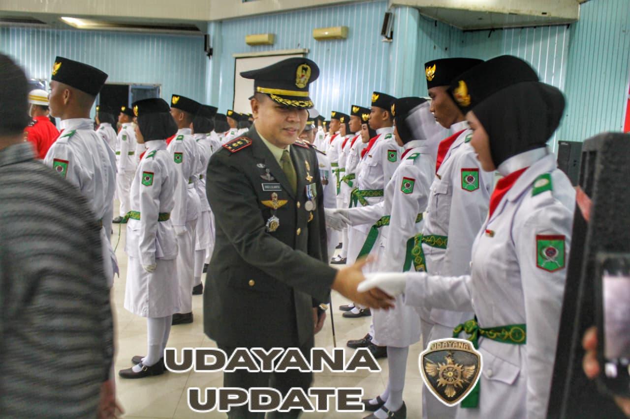 Dandim 1627/Rote Ndao Bersama Bupati Serahkan Hadiah Lomba HUT RI ke-80