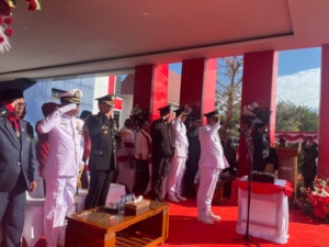 Dandim 1603/Sikka Hadiri Upacara Pengibaran Bendera Peringatan HUT Proklamasi Kemerdekaan Republik Indonesia Ke-80 di Kabupaten Sikka