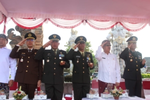 Dandim 1616/Gianyar Hadiri Upacara Detik-detik Proklamasi HUT Ke-80 RI di Alun-alun Gianyar