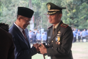 Sinergitas TNI dan Pemda Lotim Sukses Gelar Upacara Penurunan Bendera HUT ke-80 RI