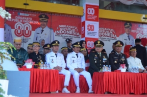 Dandim 1614/Dompu dan Ketua Persit Hadiri Upacara Penurunan Bendera HUT RI ke-80