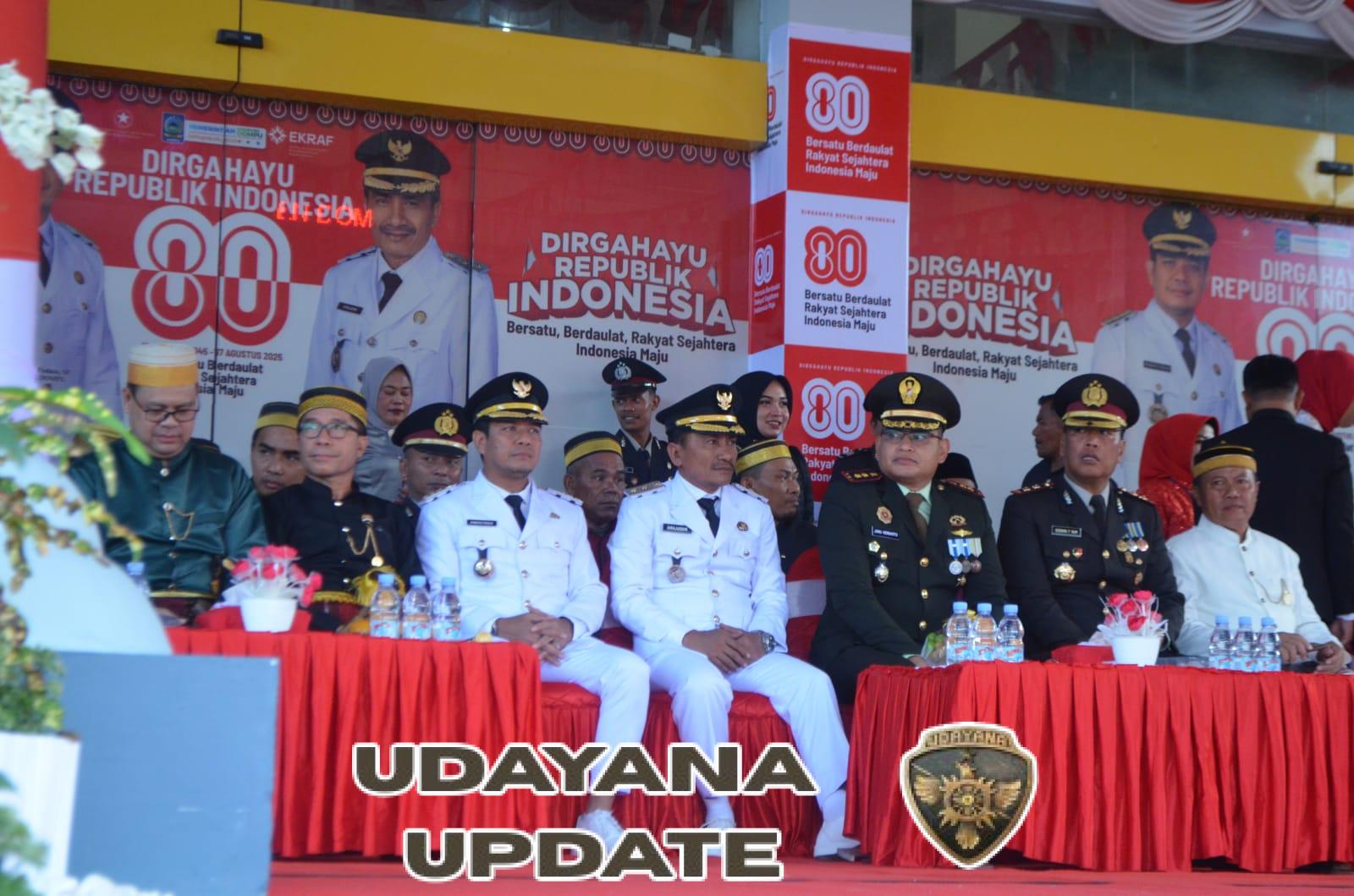 Dandim 1614/Dompu dan Ketua Persit Hadiri Upacara Penurunan Bendera HUT RI ke-80