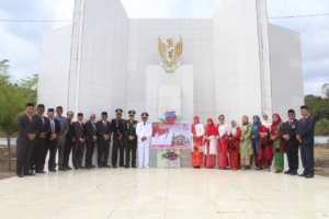 Letkol Inf Andi Lulianto Pimpin Tabur Bunga di Taman Makam Pahlawan Palibelo