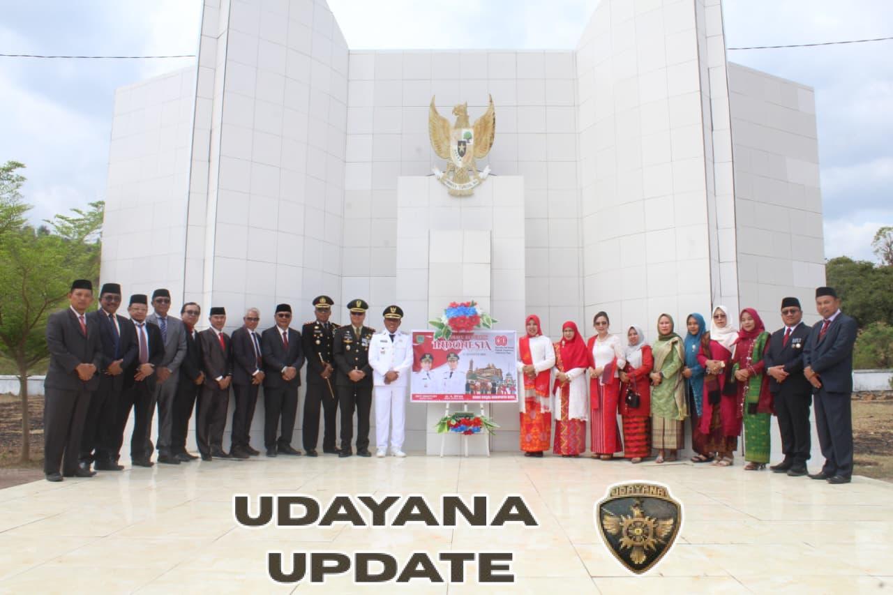 Letkol Inf Andi Lulianto Pimpin Tabur Bunga di Taman Makam Pahlawan Palibelo