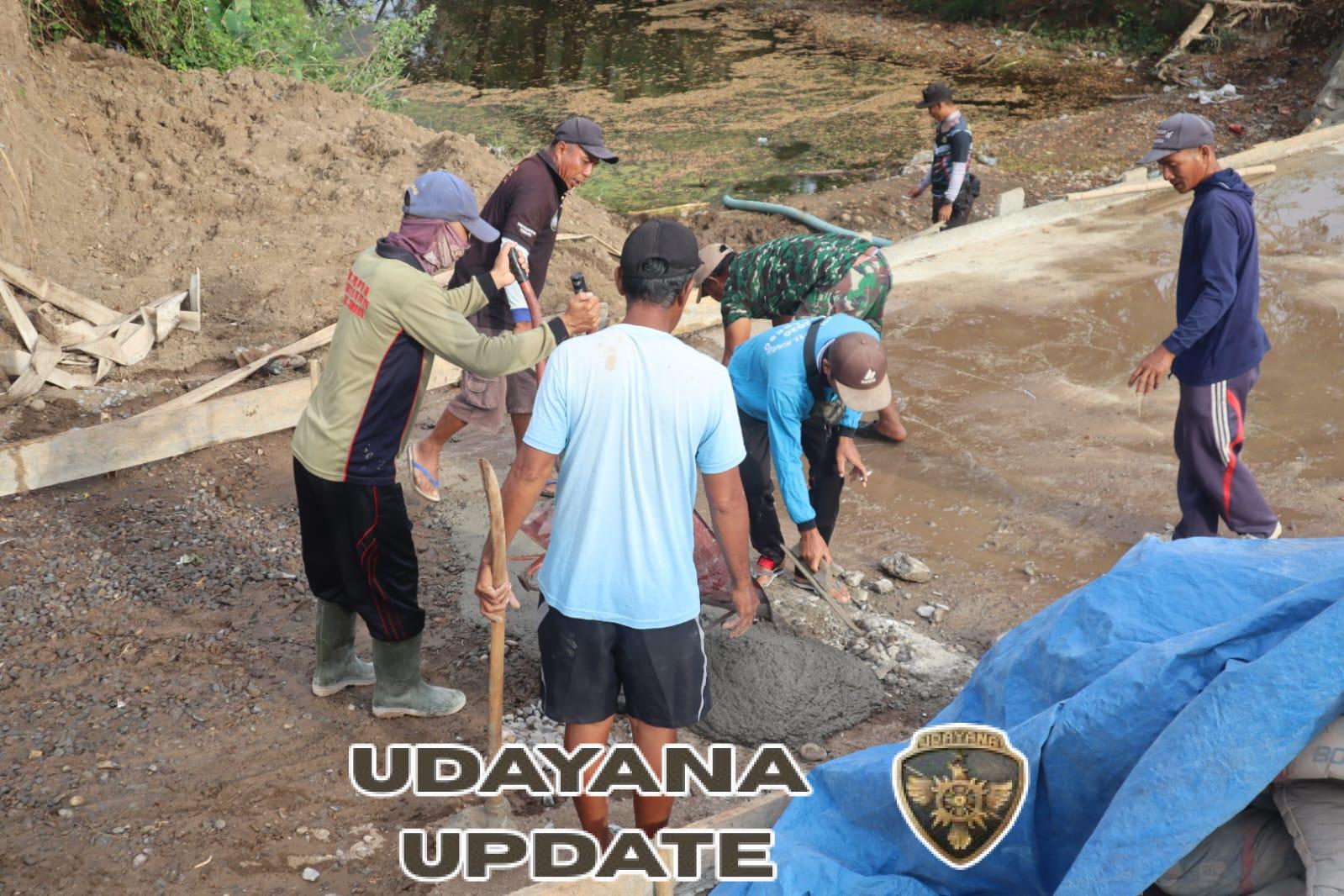 ‎Satgas TMMD ke-125 dan Warga Kompak Lanjutkan Pengecoran Sayap Kanan Jembatan Linpas