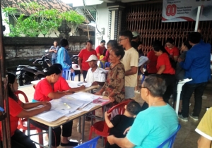 Babinsa Dukung Posyandu Balita dan Lansia Desa Peguyangan Kaja di HUT RI Ke-80