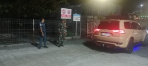 Tingkatkan Kewaspadaan, Babinsa Kodim 1602/Ende Monitoring Kegiatan di Pelabuhan