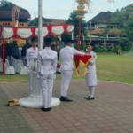 Danramil 1616-02/Ubud Bersama Forkopimcam Laksanakan Upacara Penurunan Sang Merah Putih di Lapangan Astina