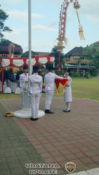 Danramil 1616-02/Ubud Bersama Forkopimcam Laksanakan Upacara Penurunan Sang Merah Putih di Lapangan Astina