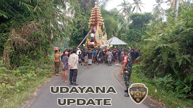 Babinsa Undisan Hadir Bersama Bhabinkamtibmas dan Pecalang Berikan Rasa Aman Saat Upacara Ngaben