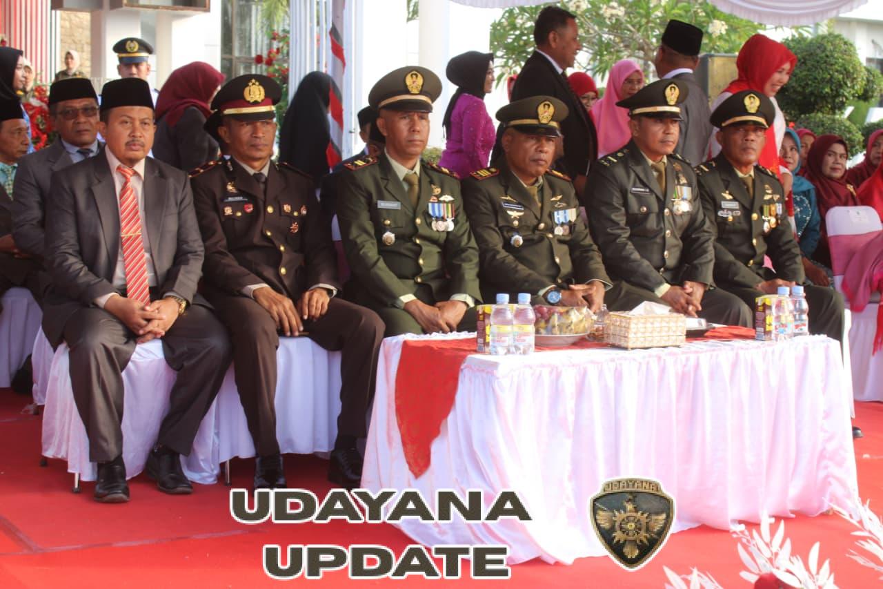 Kasdim 1608/Bima Hadiri Upacara Penurunan Bendera HUT RI ke-80 di Kabupaten Bima