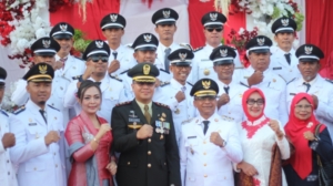 Dandim 1608/Bima di Gendong Pasukannya Usai Upacara, Bukti Kepemimpinan dan Semangat Tak Terbendung