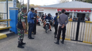 Rutin Babinsa Koramil Pantai Baru PAM pelabuhan Demi Kenyamanan Penumpang