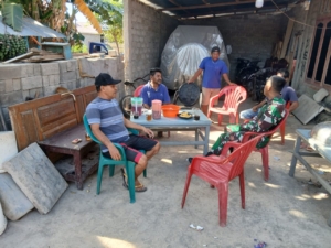 Babinsa Koramil 1624-02/Adonara Gelar Komsos di Desa Watoone