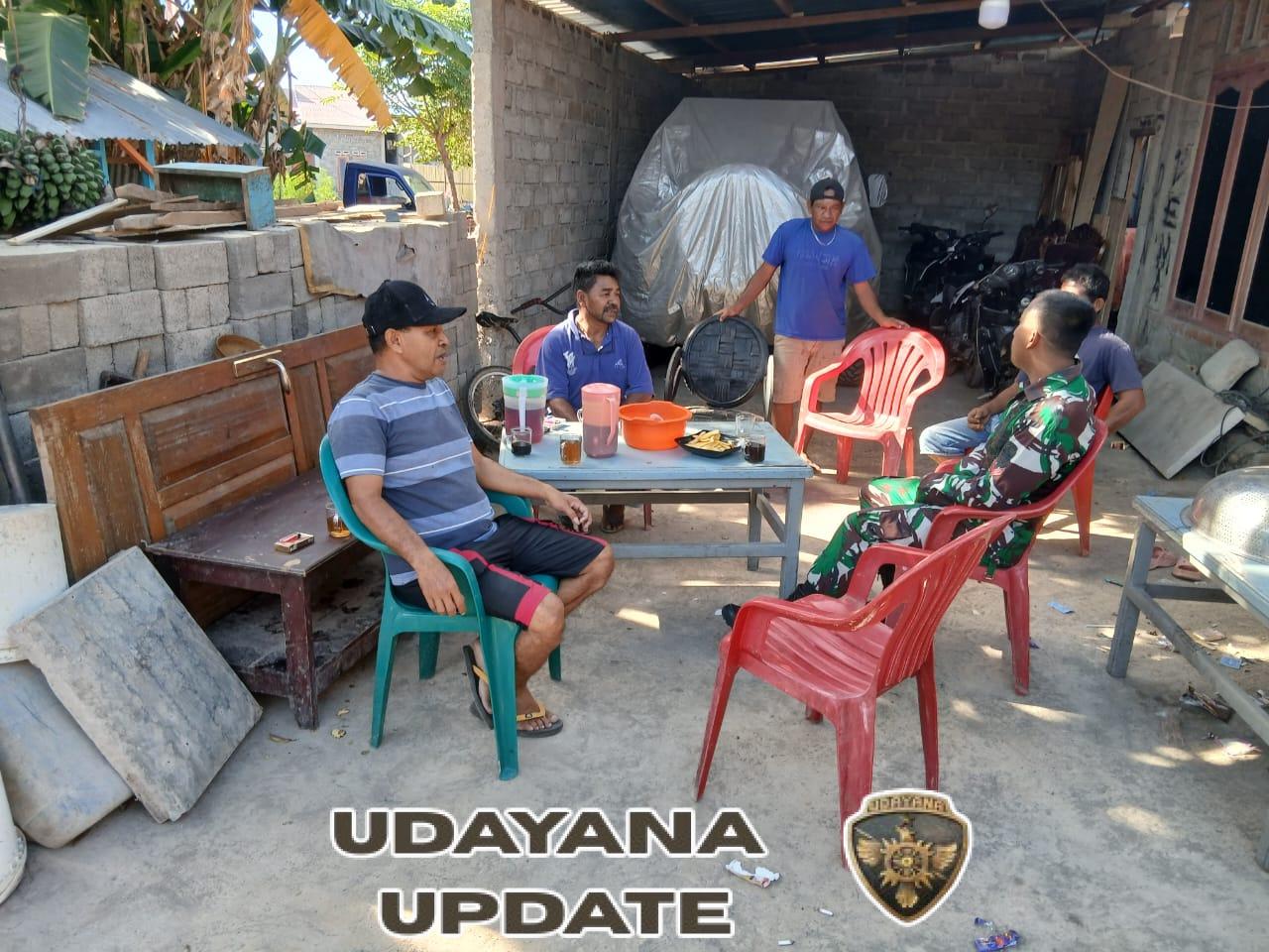 Babinsa Koramil 1624-02/Adonara Gelar Komsos di Desa Watoone