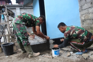 Gotong Royong Satgas TMMD dan Warga Batuan Wujudkan MCK Umum di Banjar dan Pura