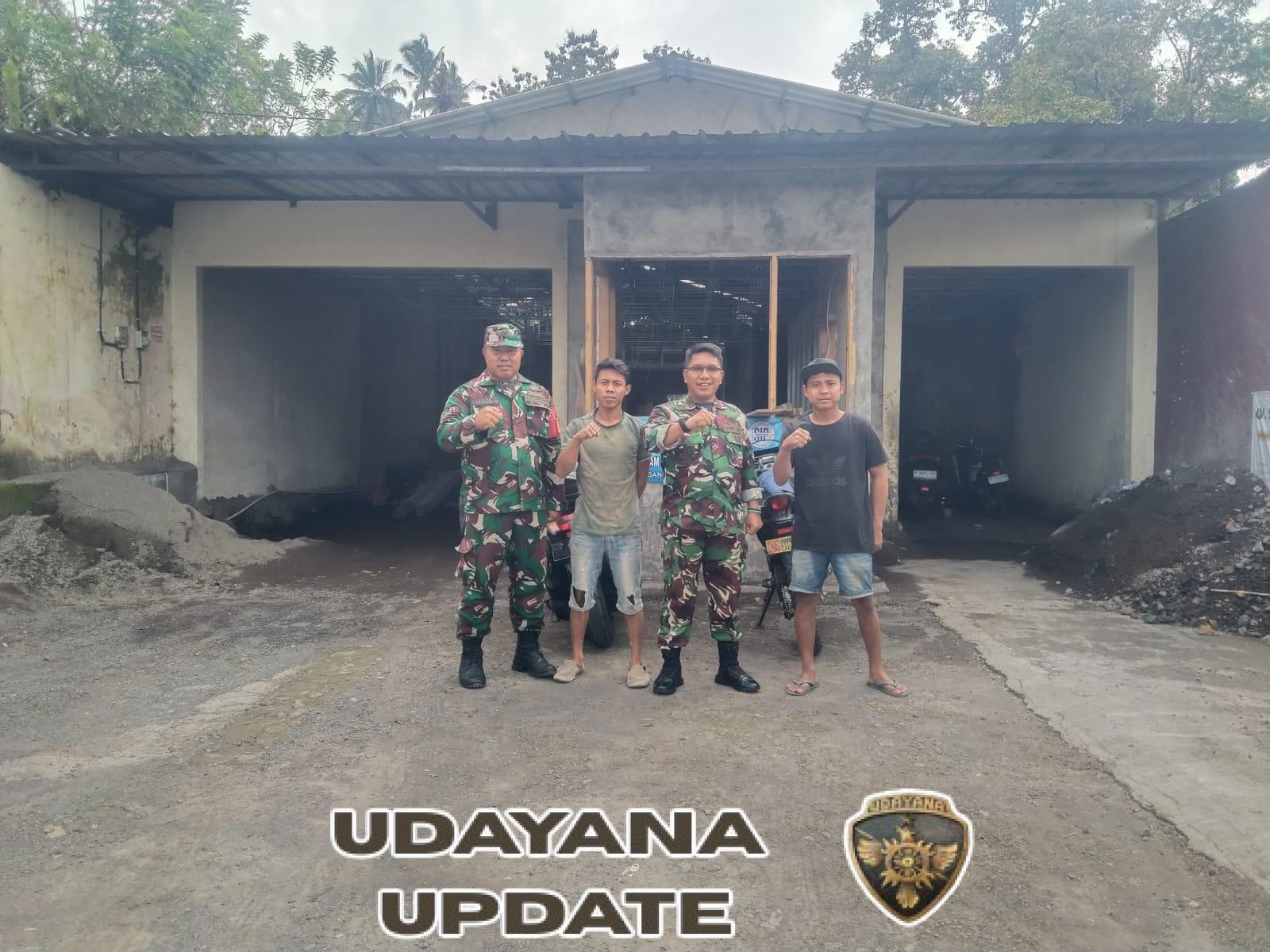 Babinsa Desa Duda dampingi Danramil tinjau progres pembangunan Dapur Sehat Makan Bergizi Gratis.