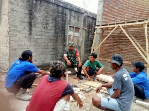 Komsos Babinsa Koramil 1608-06/Wawo Wujudkan Lingkungan Aman dan Nyaman