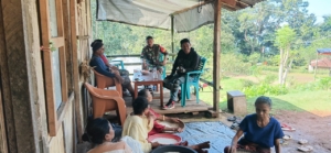 Babinsa Kodim 1602/Ende Intensifkan Komsos dan Pamwil di Dusun E Mbuja Nuareku