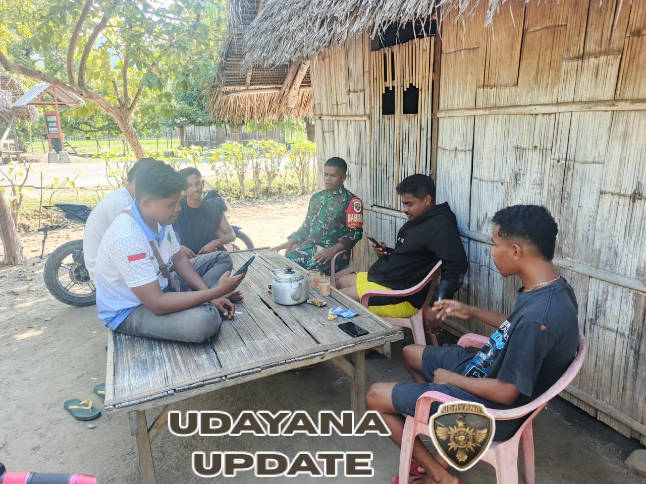 Babinsa Koramil 1602-04/Maurole Perkuat Sinergi dengan Masyarakat Desa Detumbewa melalui Komsos dan Pamwil