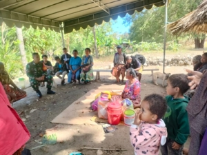 Babinsa Sertu Herlon Sine Hadiri Undangan Nikah Adat dan Himbau Masyarakat Jaga Keamanan