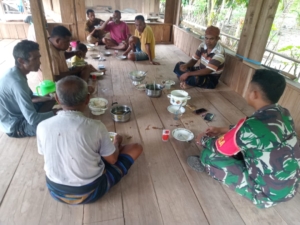 Babinsa Koramil Maurole Intensifkan Monitoring dan Pengamanan di Desa Ngalokoja