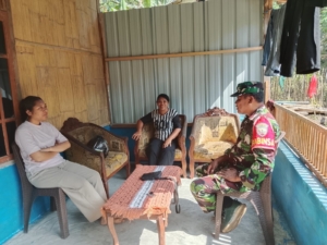 Babinsa Koramil Detusoko Gelar Komsos dan Pamwil di Desa Wolomasi