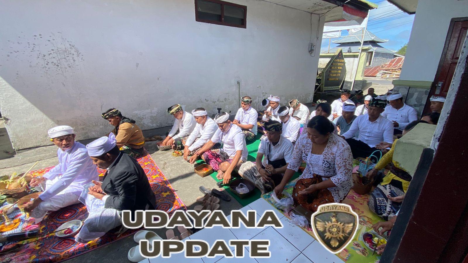 Upacara Piodalan di Pura Koramil 1626-04/Kintamani Berjalan Dengan Khidmat dan Lancar