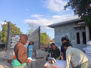 Babinsa Desa Samili Dampingi Penyerapan Gabah di Poktan So Pajakai dengan Harga Rp6.500/Kg