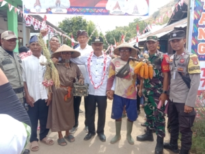 Babinsa Kaleo Ikut Sukseskan Penilaian Lomba Keindahan RT di Desa Kaleo