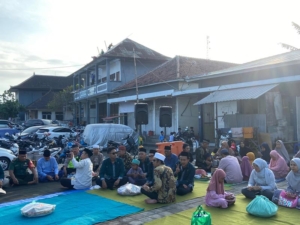 Gelar Perayaan Safaran, Pantai Kusamba Diserbu Ratusan Masyarakat