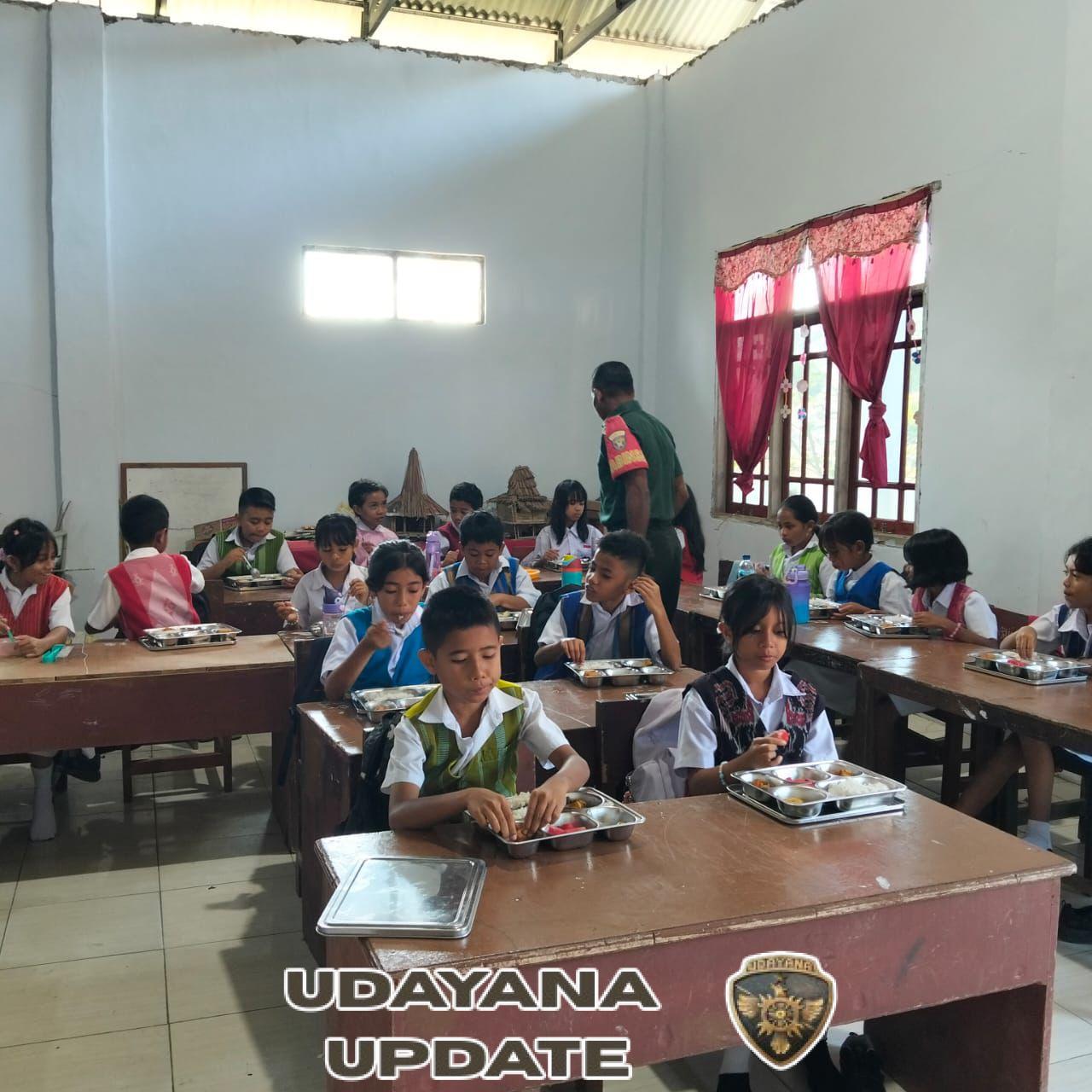 Babinsa Koramil Loli Lakukan Monitoring Program Makan Bergizi Gratis di SD Tunas Daud Jaya