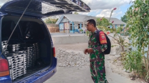 Penyaluran Makanan Bergizi Gratis Untuk Anak Sekolah Babinsa Mendapat Pendampingan Dari Babinsa