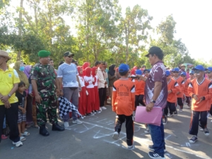 Babinsa Koramil 1628-03/Seteluk Hadiri Pelepasan Gerak Jalan HUT RI ke-80 di Kecamatan Seteluk