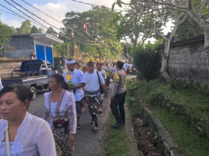 Hadir Dalam Kegiatan Warga, Babinsa Bungbungan Atensi Upacara Ngening