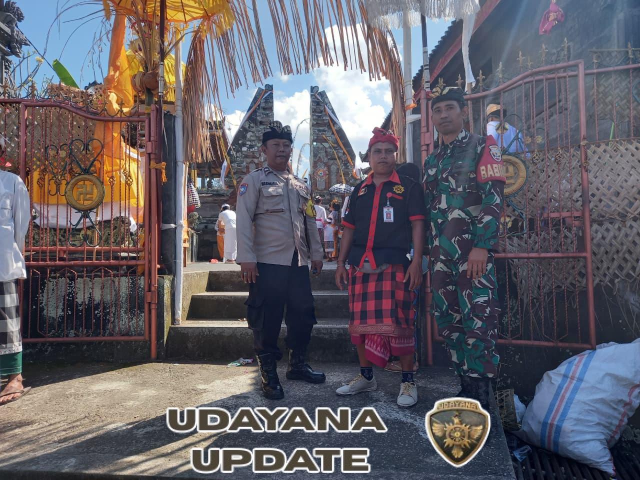 TNI Hadir di Tengah Masyarakat, Danramil Busungbiu Ikuti Upacara Keagamaan di Pura Puseh