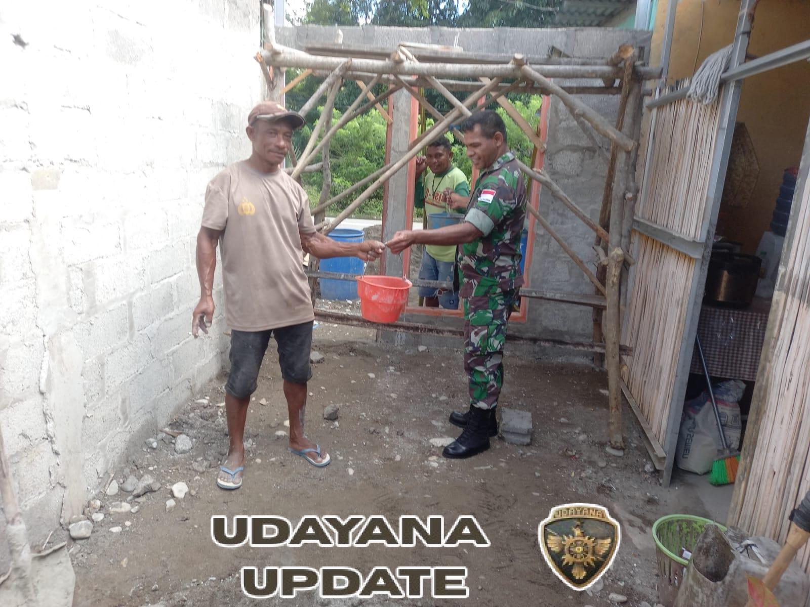 Serda Yanuarius Lau Turun Langsung Bantu Bangun Rumah Warga di Biboki Anleu