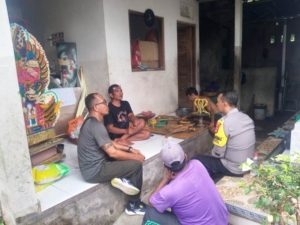 Lewat Komsos, Babinsa Desa Sidan Serap Informasi dan Perkuat Hubungan dengan Warga