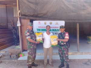 Babinsa Rote Ndao Gelar Penjualan Beras SPHP untuk Stabilkan Harga Pangan