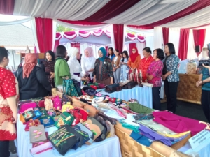 Populerkan UMKM Khas Klungkung, Persit KCK Kodim Klungkung Meriahkan Bakti Indonesia Gerakan Derma Sosial Dalam Keberagaman Indonesia