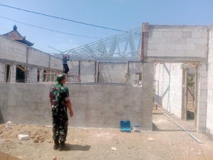 Babinsa Koramil Klungkung Aktif Monitoring Pembangunan Dapur SPPG