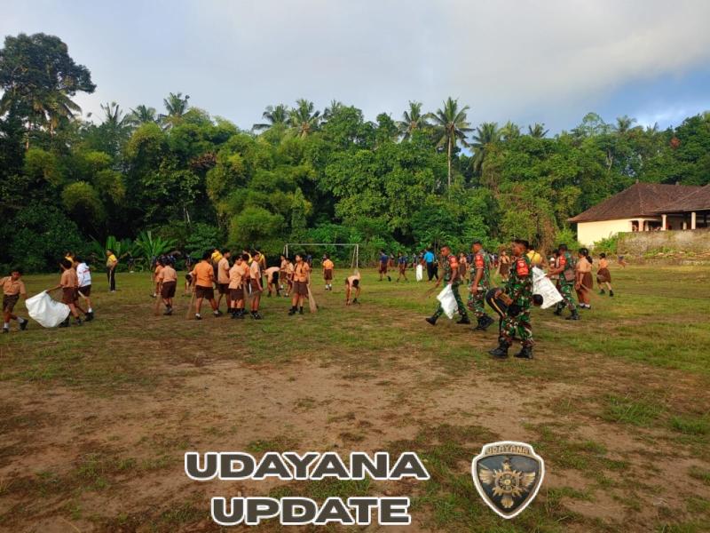 Koramil 1623-02/Abang bersama instansi terkait laksanakan gotong royong dalam rangka Jumat bersih.