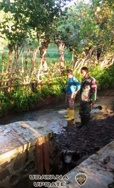 Babinsa Jadi Garda Terdepan Dampingi PPL Telaga dalam Pemantauan Kualitas Sungai