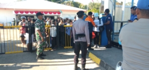 Babinsa dan Polsek Pantai Baru Amankan Keberangkatan Kapal Garda Maritim 3