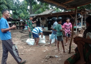 Wujudkan Kenyamanan Warga, Babinsa Pahunga Lodu Monitoring Pasar di Hari Pasaran