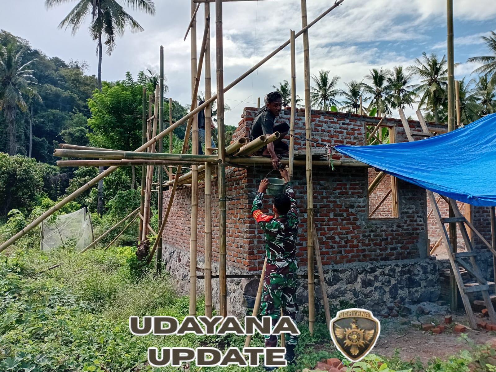 Gotong Royong Babinsa dan Warga Sagu Pererat Kebersamaan