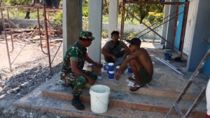 Babinsa Batutua Bersama Jemaat Pentekosta Gelar Gotong Royong Renovasi Gereja