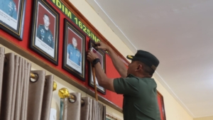 Letkol Czi Deni Wahyu Setiyawan Sampaikan Salam Perpisahan dalam Acara Tradisi Purna Tugas di Makodim Ngada