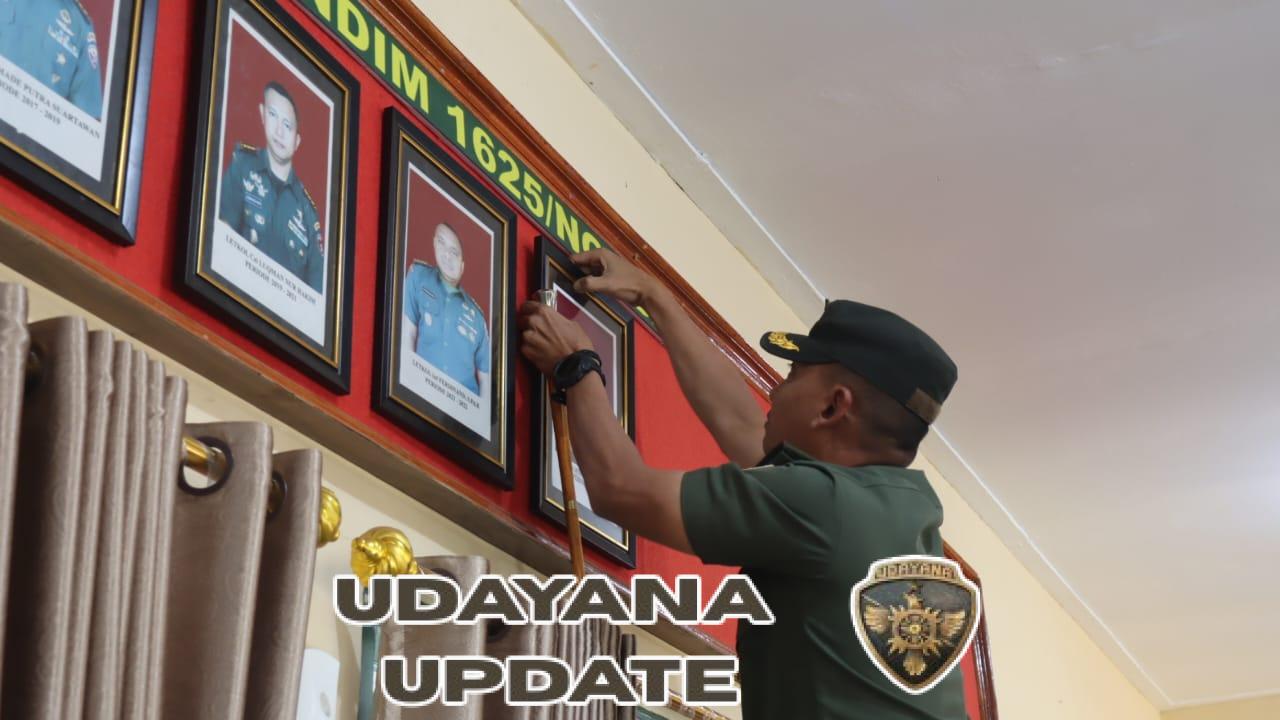 Letkol Czi Deni Wahyu Setiyawan Sampaikan Salam Perpisahan dalam Acara Tradisi Purna Tugas di Makodim Ngada